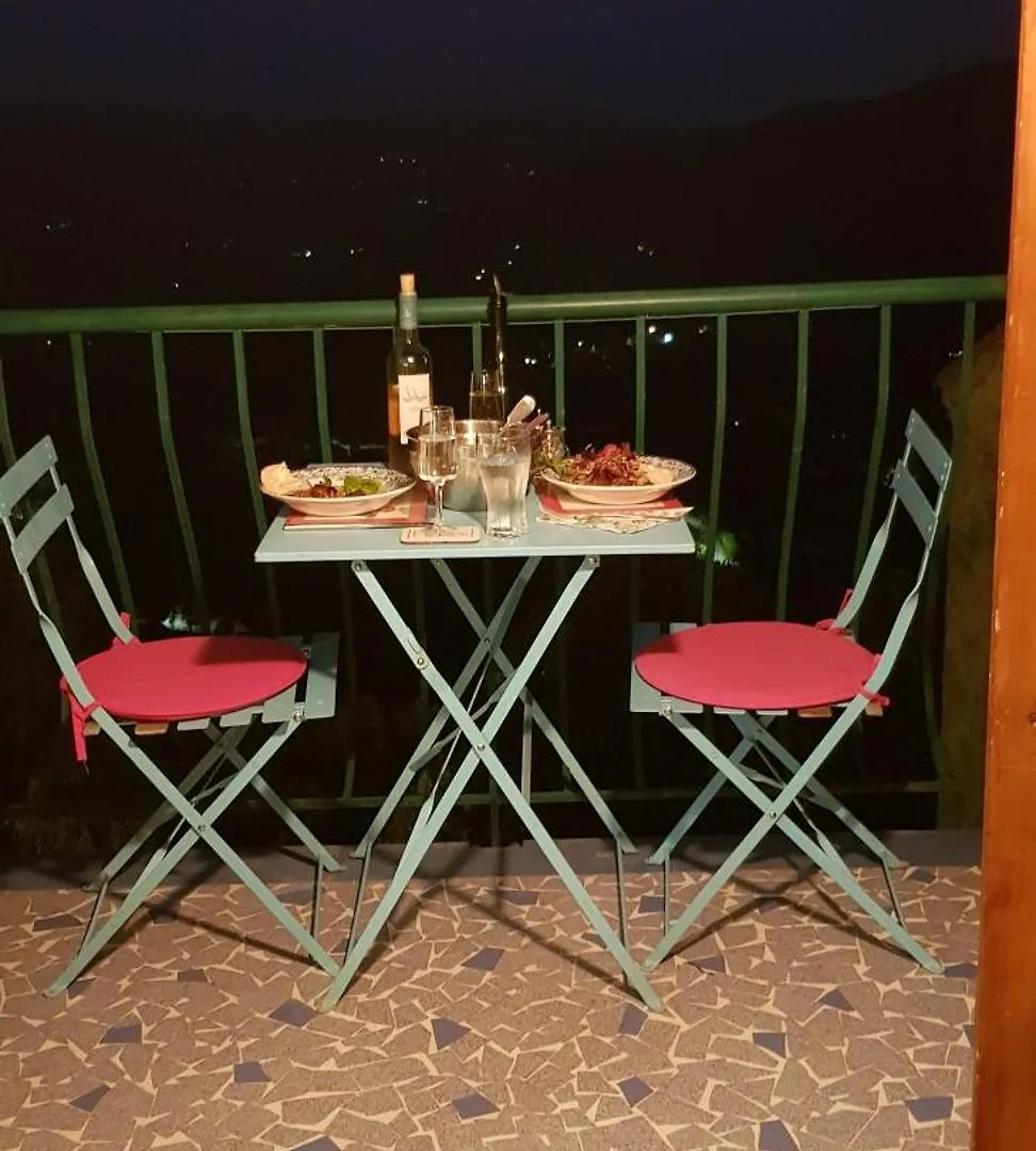 La Cachette Villa Berre-les-Alpes 0*,  France